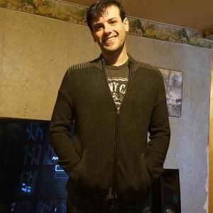 Meet your Posher, Kenneth